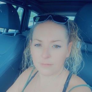 Meet your Posher, Dina